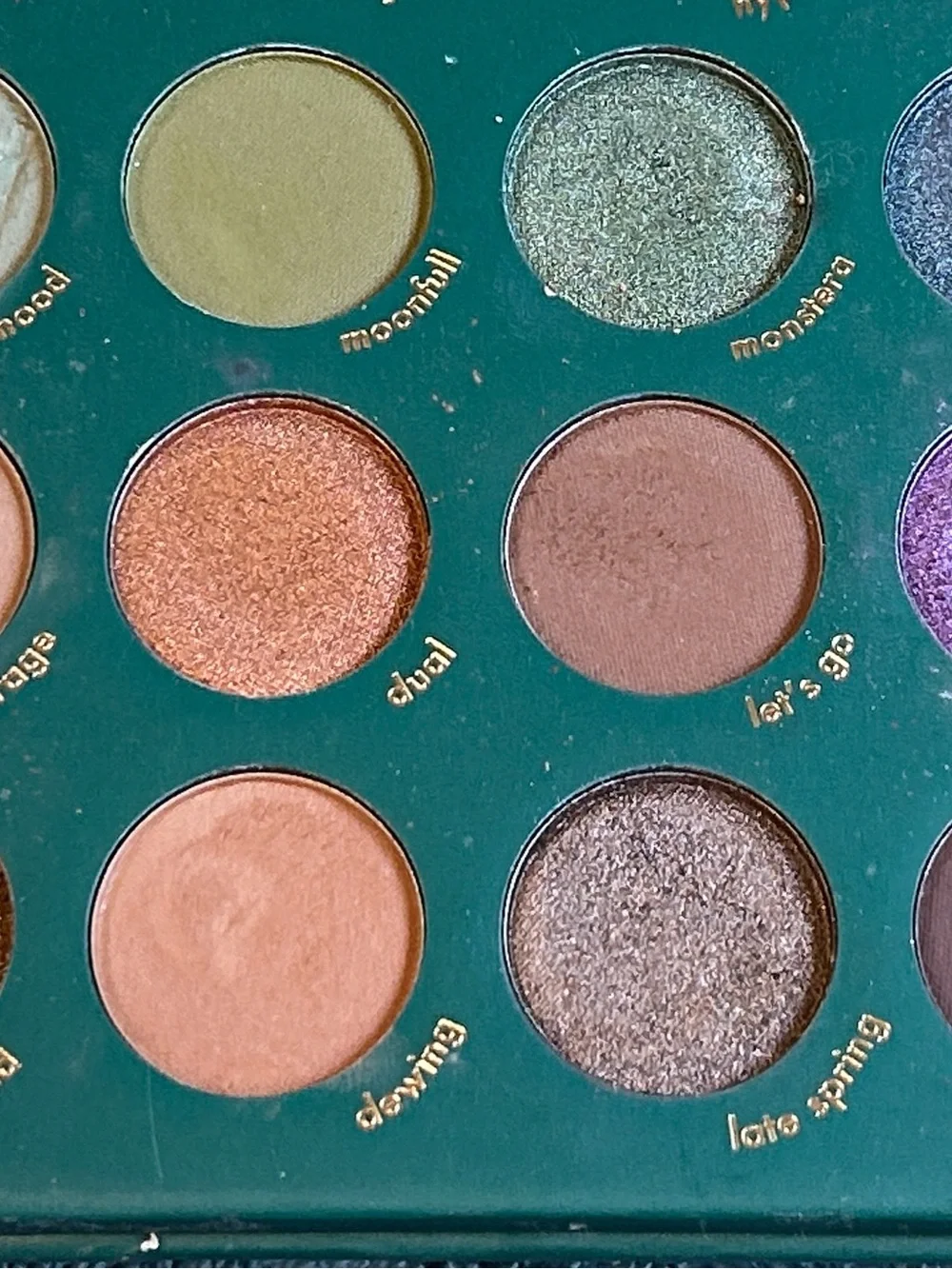 Kara Beauty Static Serenity 30-Color Eyeshadow Creative Beauty Palette in Green